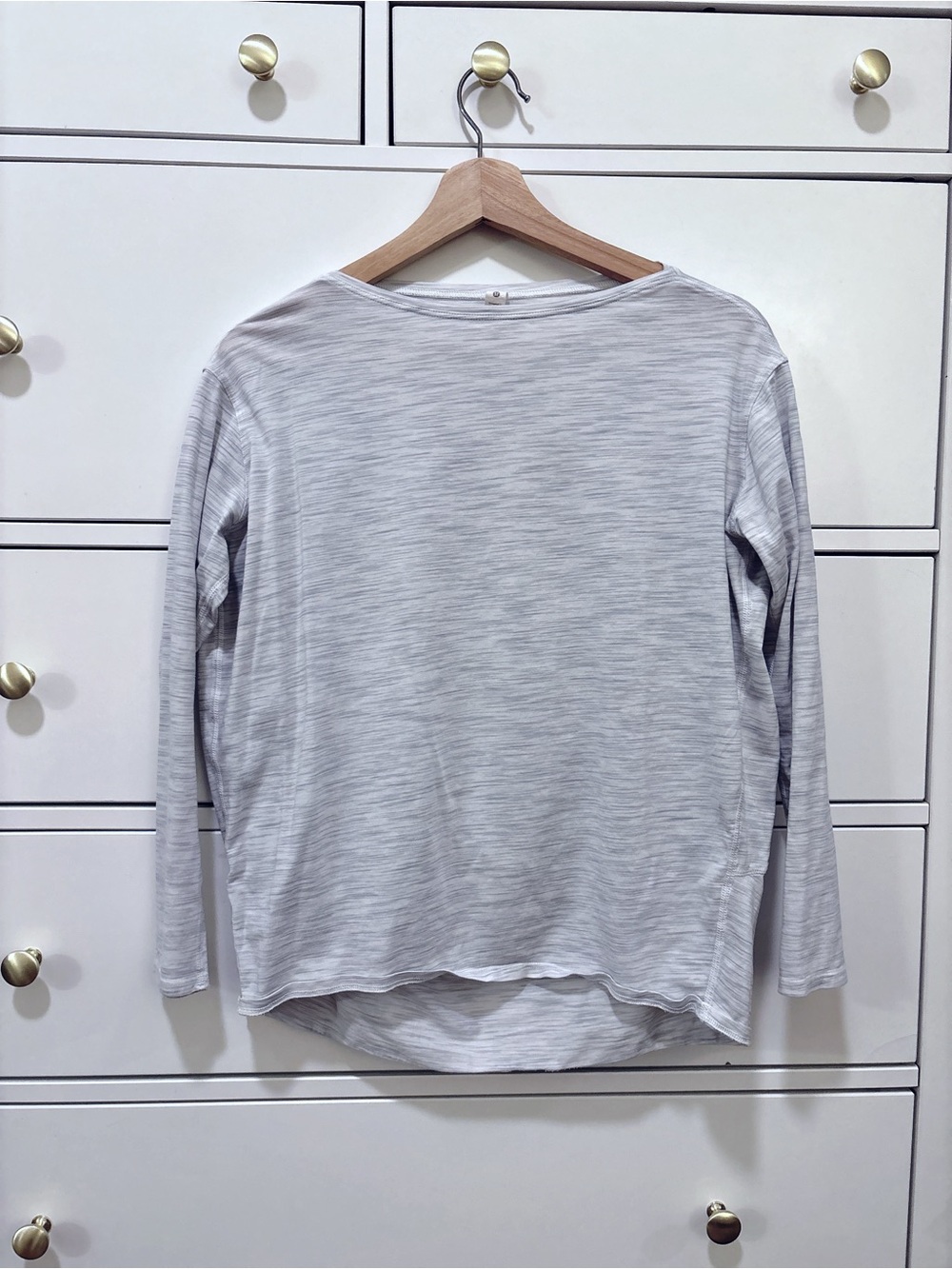 Lululemon Back in Action Top (Heathered Grey/White, size 2)